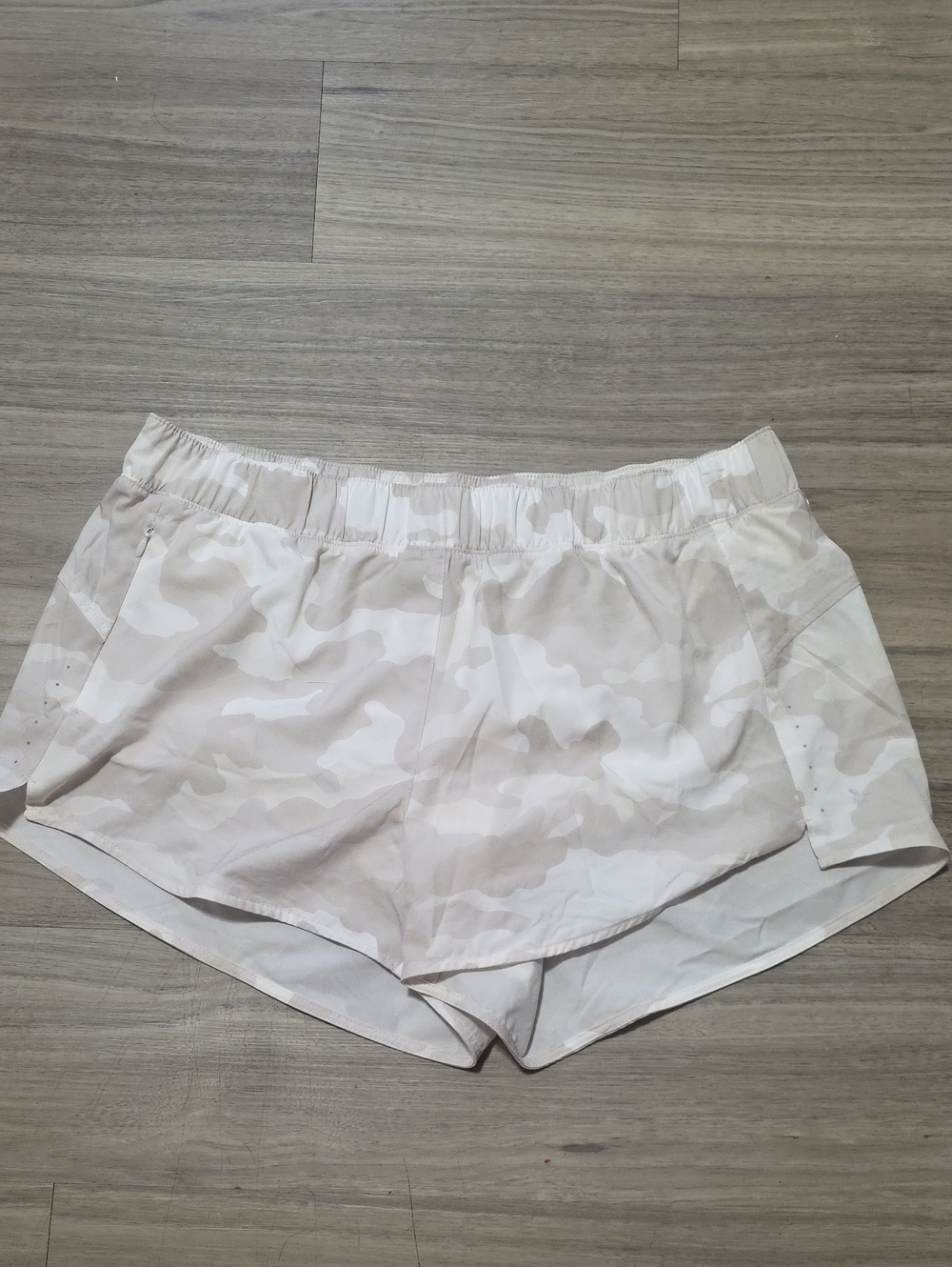 Old Navy Women's Light Camo Athletic Shorts - White & Tan